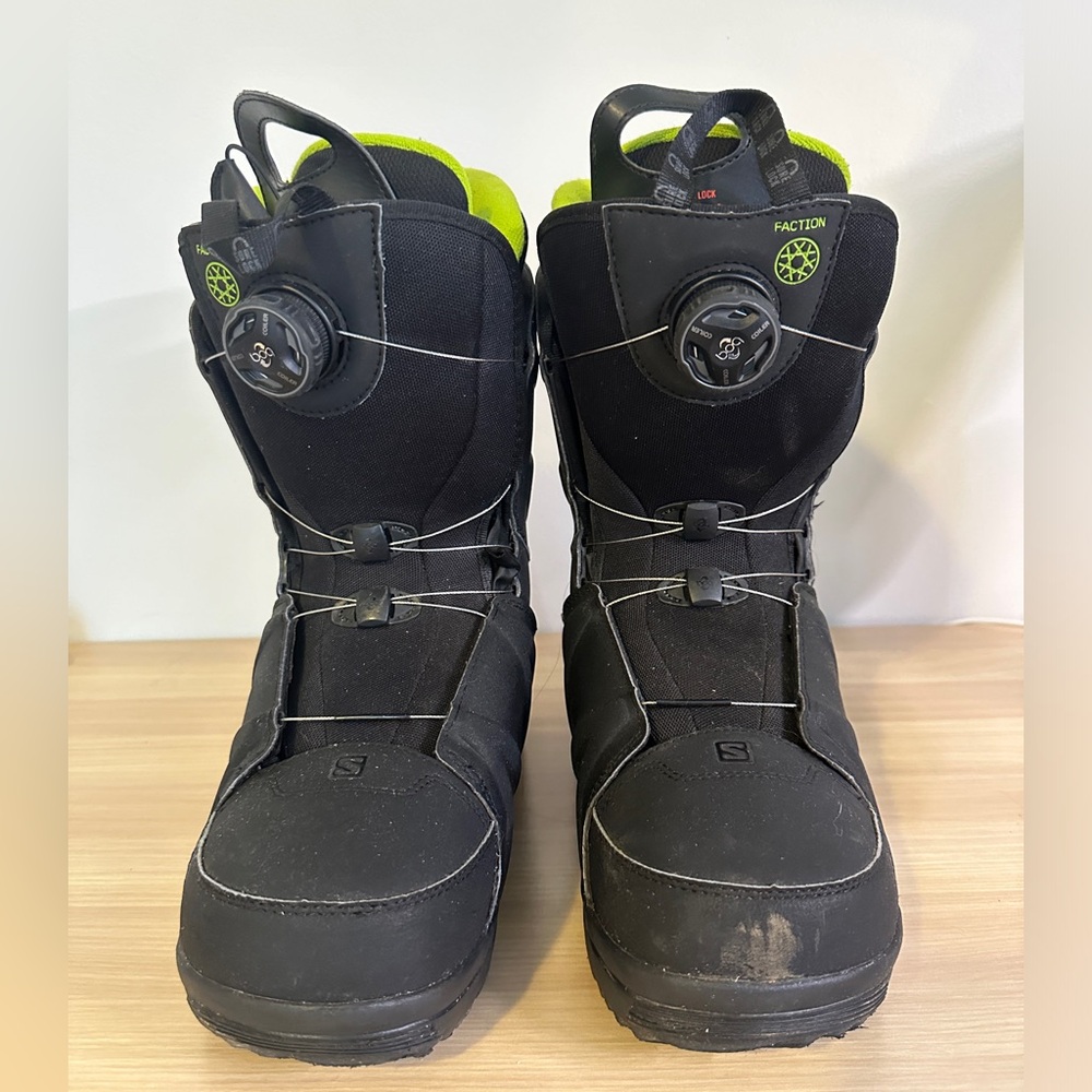 Men’s snowboarding boots